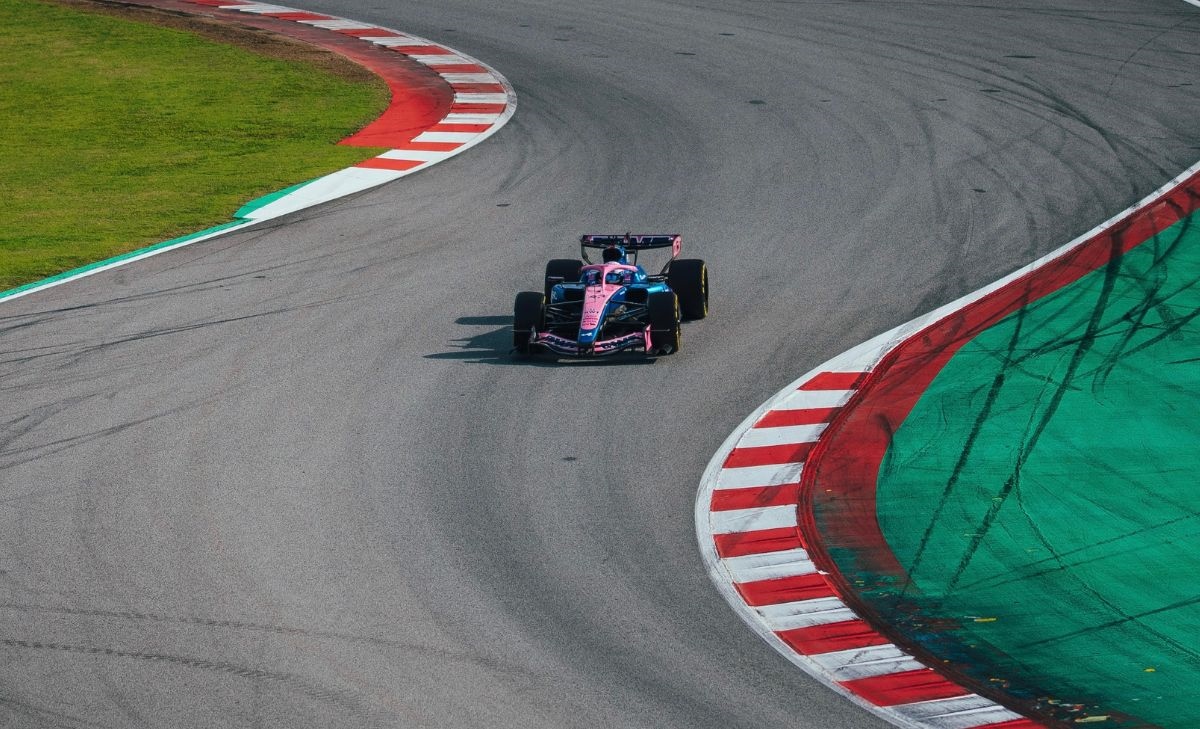  Alpine sfida i rivali: «Se pensate che Mercedes sia irregolare, protestate»