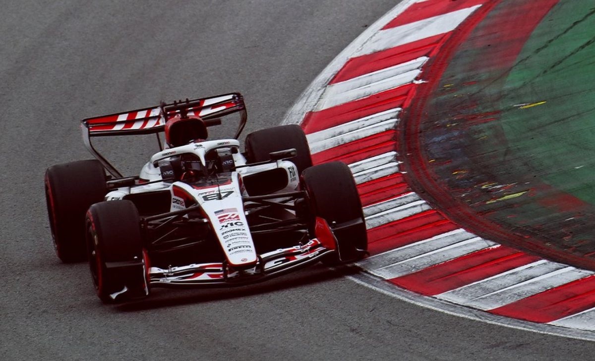 Haas tra progressi e intoppi: Bearman spinge la VF26 al limite