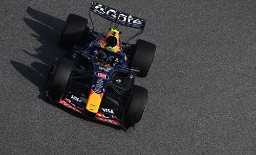  Hadjar, incidente e problemi in Bahrain: «Twitter? Meglio riderci su» -  Hadjar tra incidente e problemi in Bahrain: «Twitter? Meglio riderci su»