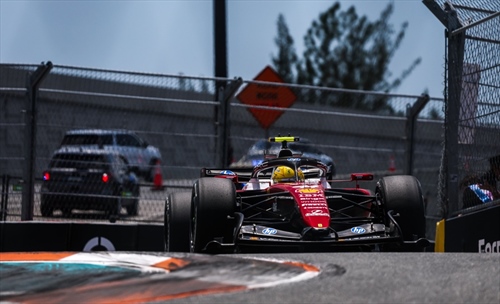  Il pacchetto di aggiornamenti è grande, il passo no: Hamilton lo dice senza dirlo -  Il pacchetto di aggiornamenti è grande, il passo no: Hamilton lo dice senza dirlo
