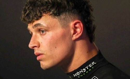  Il video virale di Norris fa esplodere i tifosi: «Hamilton? Dovevano essere otto» -  Il video virale di Norris fa esplodere i tifosi: «Hamilton? Dovevano essere otto»