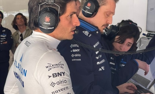  Sainz rassegnato: «Troppo indietro: questa è la realtà Williams»