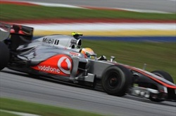 Malaysia, Hamilton domina libere