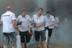 31 feriti per incendio box Williams - Gp Spagna - Incendio box Williams