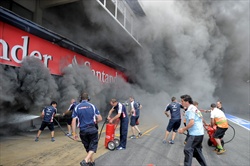 Video: Incendio nei box Williams. - Gp Spagna - Incendio box Williams