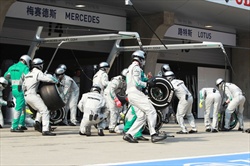 Gp Cina - Pit Mercedes