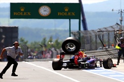 Pericolo in pitlane, la Red Bull multata! - La ruota volante di Webber
