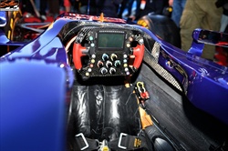 Tecnica: lo smart-volante delle nuove monoposto - Il grande LCD da 4.2