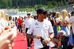 29 punti non sono un problema...anzi! - Hamilton non si preoccupa del distacco da Rosberg