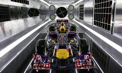 Formula1.it TV - Shopping a 300 Km/h - GEOX nella gallaeria del vento Red Bull