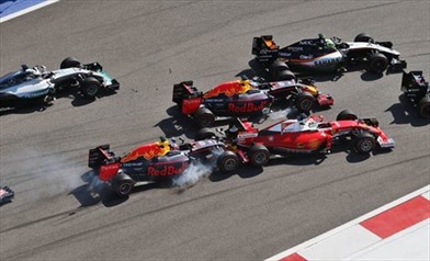 Dura decisione della Red Bull contro Kvyat - Incidente Vettel