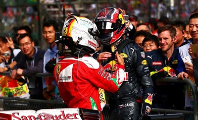 Kvyat risponde alla punizione.... - Kyvat