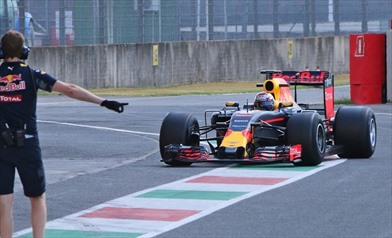 La Red Bull ha provato le slick 2017 della Pirelli - La Red Bull ha provato le slick 2017