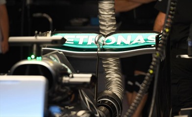Gp Italia: Mercedes con ala a cucchiaio ma ai box è presente l'ala da basso carico - Gp Italia: Mercedes con ala a cucchiaio ma ai box è presente l'ala da basso carico