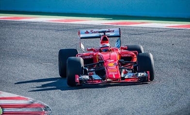 Mercedes prime prove in stile 2017, anche la Ferrari in pista - Mercedes prime prove del 2017, anche la Ferrari in pista