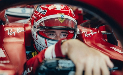 A cosa servono i team radio in Ferrari se nessuno ascolta Leclerc?
