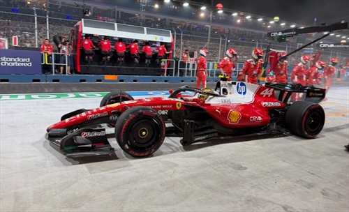 Hamilton: podio buttato alle ortiche. Strategia suicida per marcare Leclerc? - A Singapore Hamilton non ascolta il muretto e getta un podio alle ortiche.