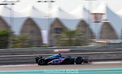 Abu Dhabi, Ocon conquista i test invernali, Russell e la Mercedes vanno K.O