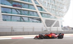 Abu Dhabi - Sainz domina la prima sessione di test, Drugovich quarto: tutti i dettagli