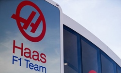 Accuse shock alla Haas: «Collabora con industria bellica russa». Il team risponde
