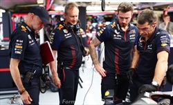 Adrian Newey, un meccanico della Red Bull rivela: «È riservato, ma anche divertente» - Adrian Newey, un meccanico della Red Bull rivela: «È riservato, ma anche divertente»
