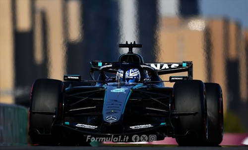 Ala bi-fase Mercedes: nessuna innovazione, guasto tecnico sulla W17. La FIA si difende - Ala bi-fase Mercedes: nessun'innovazione, guasto tecnico sulla W17. La FIA si difende
