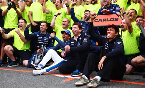 Albon fuori dai punti a Baku, ma felice per Sainz: «Ha fatto davvero un ottimo lavoro»