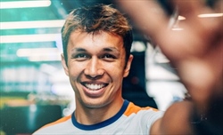 Albon incoraggia la Williams: «Dovremmo fare come McLaren o Aston Martin»