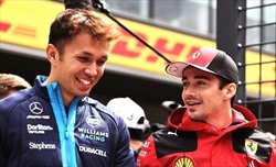 Albon prossimo alla Ferrari? Il pilota scherza sul rumour - Albon prossimo alla Ferrari? Il pilota scherza sul rumour