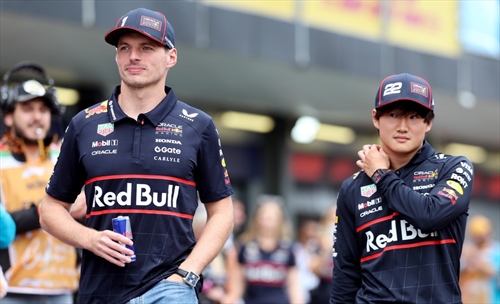 Albon sostiene Tsunoda ma avverte: accanto a lui il migliore di sempre - Albon sostiene Tsunoda ma avverte: accanto a lui il migliore di sempre