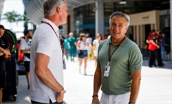 Alesi si chiede: «Perché descrivere una Ferrari efficientissima prima del debutto?». Le sue ipotesi - Alesi: «Due le possibile spiegazioni al momento della Ferrari»