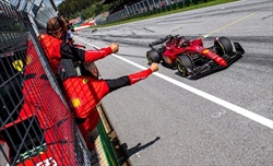 Alesi: «La Ferrari sarà fortissima nei prossimi anni. Sprint? Sainz ha lasciato spazio»
