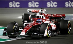 Alfa Romeo sprecona a Jeddah. Bottas fermato per salvare il motore Ferrari