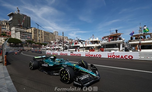 Alonso punge i colleghi: «Oggi troppo gentili, in passato c'era più carattere» - Alonso bacchetta la griglia di F1: «Regole? In passato i piloti alzavano di più la voce»