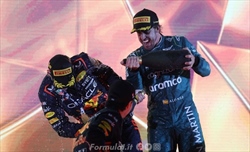 Alonso: «Congratulazioni a Stroll. Sorpassi su Mercedes e Ferrari? Divertente»