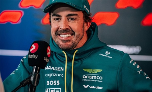 Alonso esalta la sfida mondiale: «Tutti e tre meritano di essere campioni»