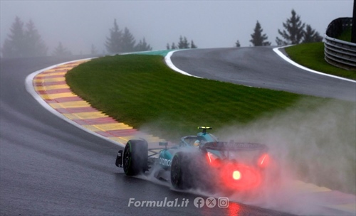 Alonso ha la soluzione per correre sul bagnato, ma potrebbero nascere altri problemi - Alonso ha la soluzione per correre sul bagnato, ma potrebbero nascere altri problemi