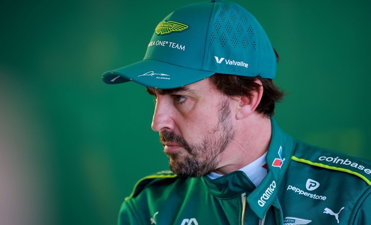 Alonso, i team radio inediti contro i Commissari: «Non capiscono niente di gare» Alonso, i team radio inediti contro i Commissari: «Non capiscono niente di gare»