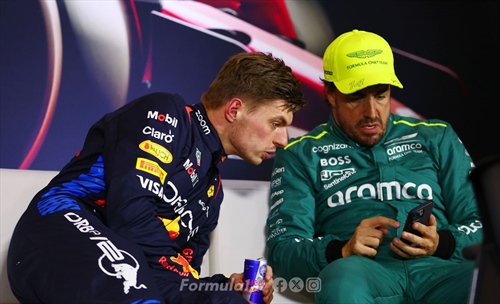 Alonso non la racconta giusta, attaccamento troppo strano e improvviso per Verstappen - Alonso non la racconta giusta, attaccamento troppo strano e improvviso per Verstappen