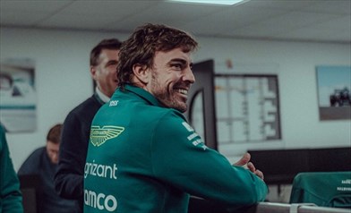 Alonso, primo giorno in Aston Martin: simulatore e prova sedile per lo spagnolo