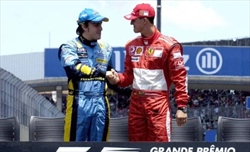 Alonso racconta le battaglie con Schumacher: «Con Michael, questo non è mai successo»