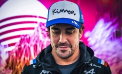 Alonso ringrazia i fan: «Condividiamo tutti lo stesso pensiero». Poi il messaggio alla FIA