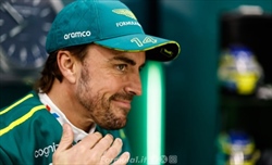 Alonso sa bluffare così bene da ingannare anche i suoi tecnici: «Si prende gioco di noi» - Alonso sa bluffare così bene da ingannare anche i suoi tecnici: «Si prende gioco di noi»