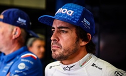 Alonso spiega il gesto a Tsunoda: «Ero sull’erba e con il DRS aperto. Cosa voleva fare?» - Alonso spiega il gesto a Tsunoda: «Ero sull’erba e con il DRS aperto. Cosa voleva fare?»