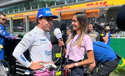 Alonso sul team radio: «Enorme coinvolgimento mediatico. Succede se prendi di mira un britannico»