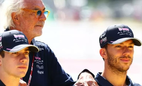 Alpine, il piano di Briatore: motore Mercedes e stabilità per tornare al vertice - Alpine, il piano di Briatore: motore Mercedes e stabilità per tornare al vertice