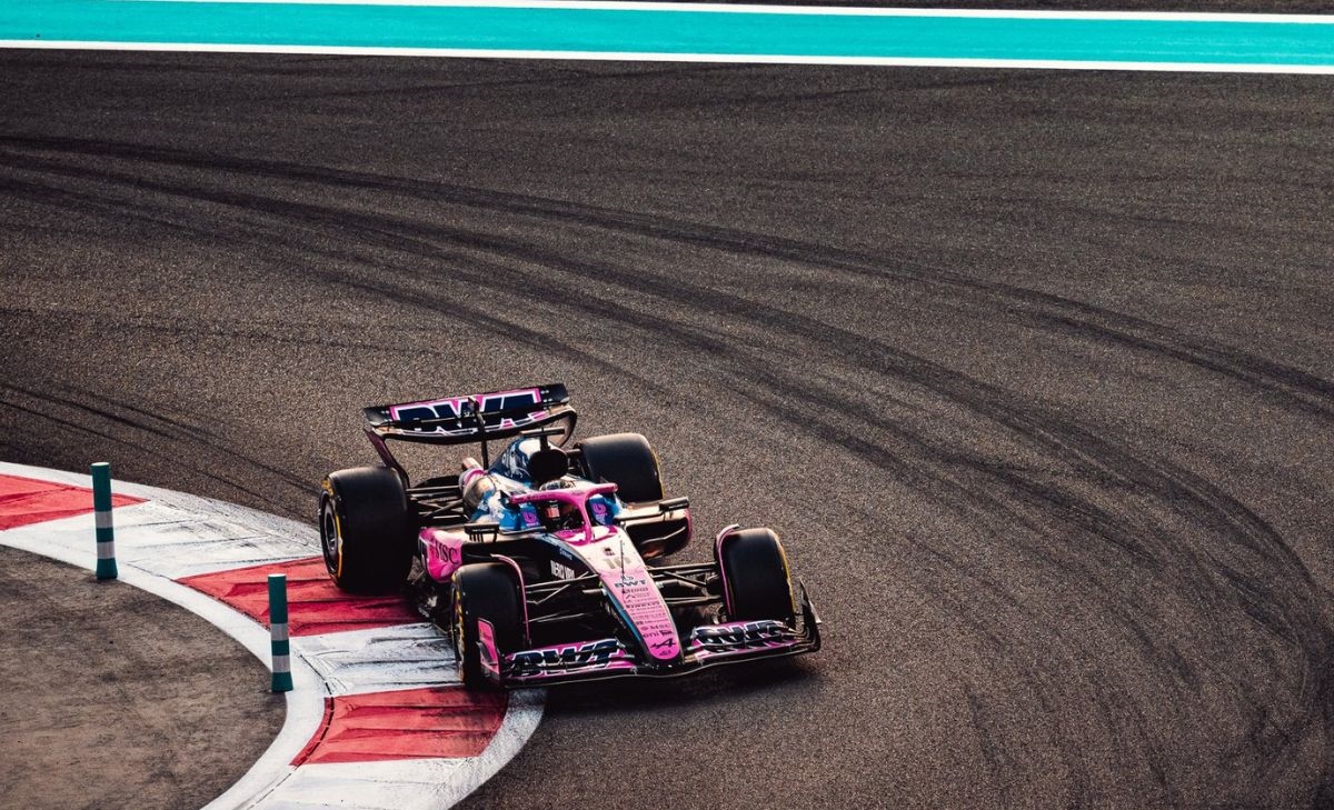 Alpine, l’anno più duro: ora il riscatto passa dal motore Mercedes