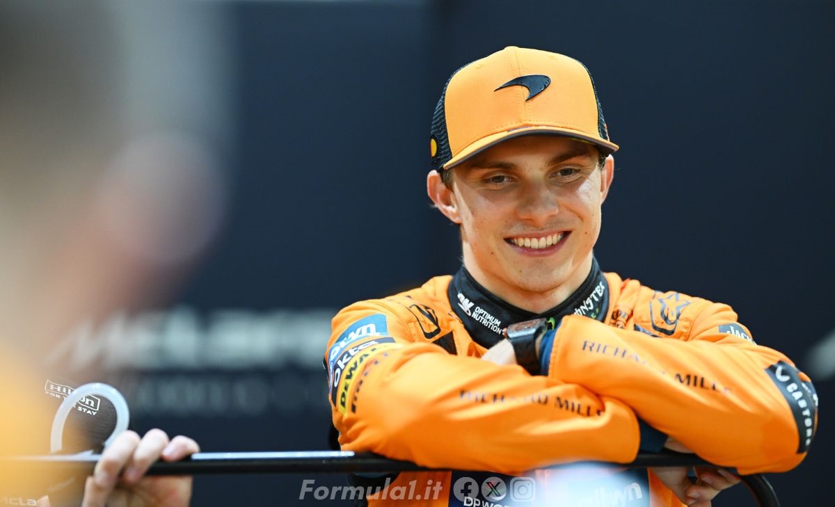 Altro che F1: Piastri, Albon e Russell si sfidano in un campionato di UNO