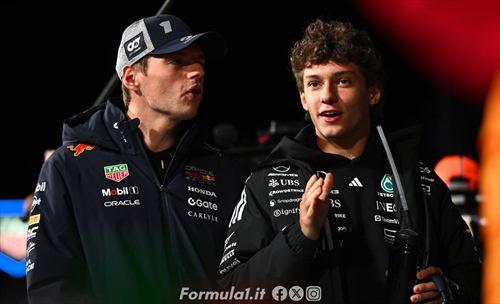 Antonelli chiede scusa a Verstappen: commuove l'abbraccio del campione olandese