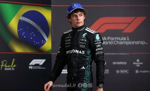 Antonelli nel mirino dell’odio social: quando il tifo in Formula 1 diventa tossico - Antonelli nel mirino dell’odio social: quando il tifo in Formula 1 diventa tossico